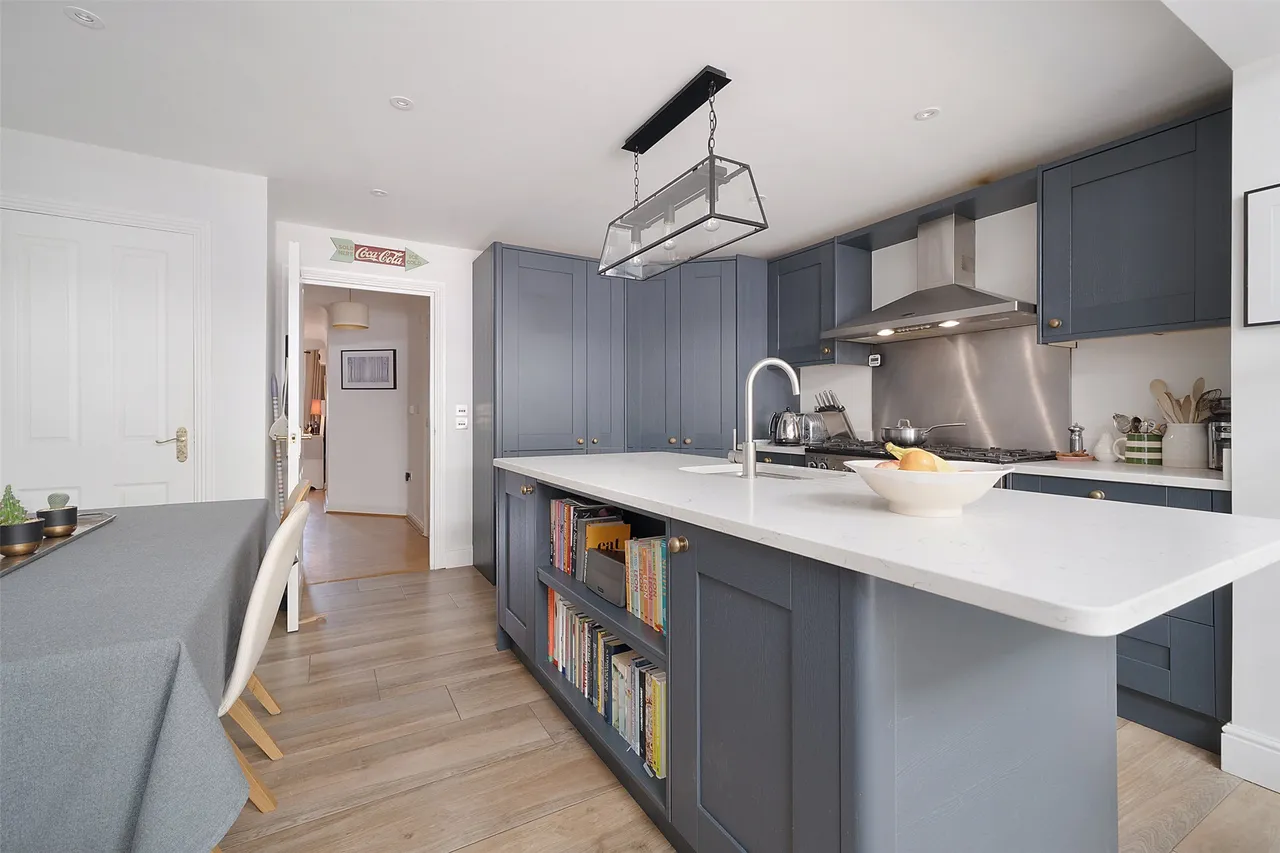 St. Austells Place, Hol, RH5, photo 5