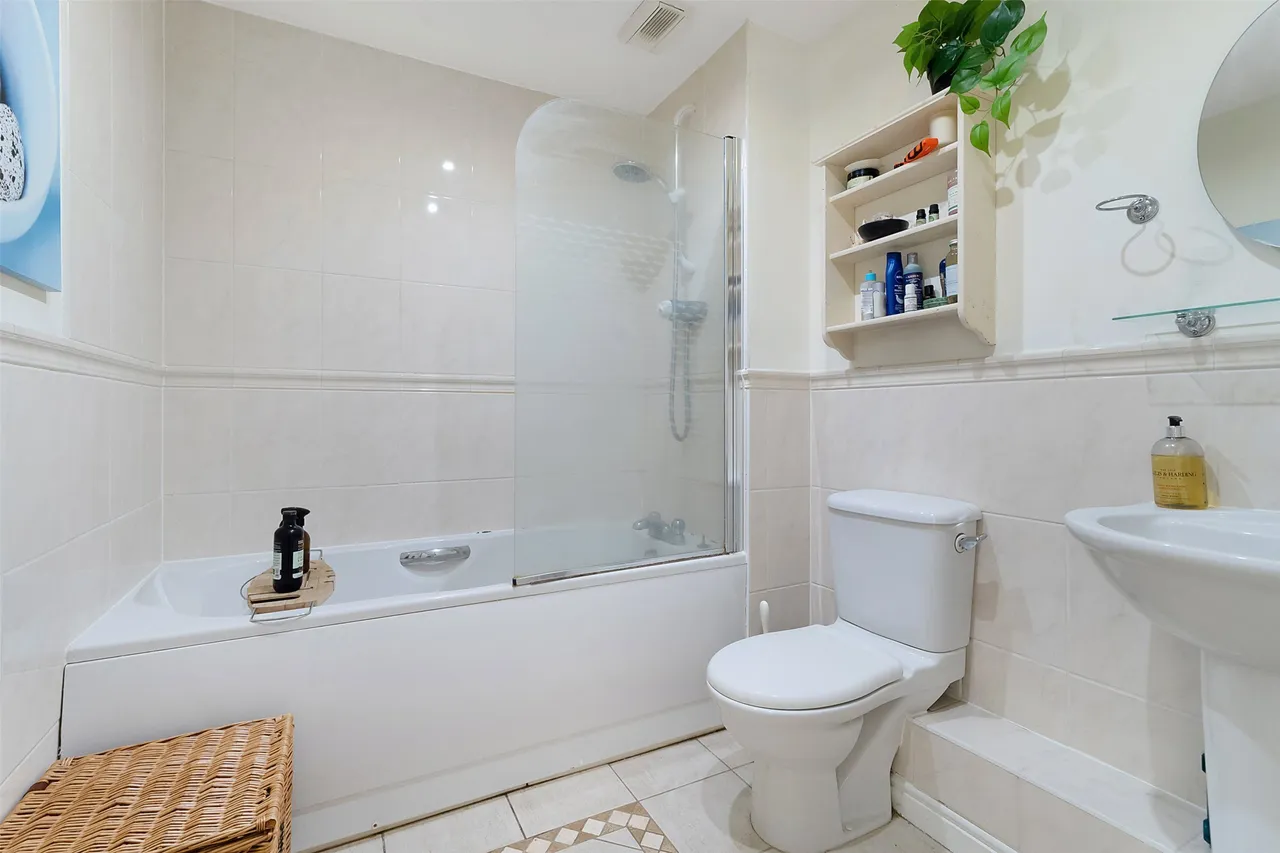 St. Austells Place, Hol, RH5, photo 7