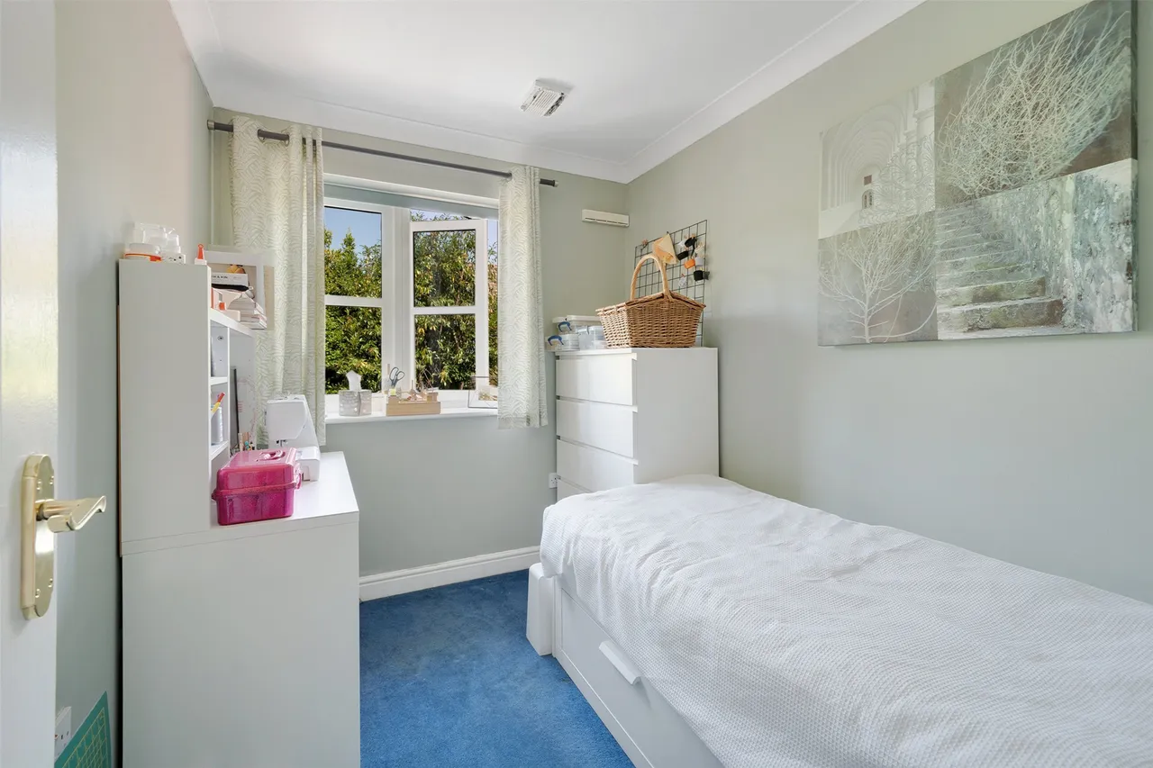 St. Austells Place, Hol, RH5, photo 15