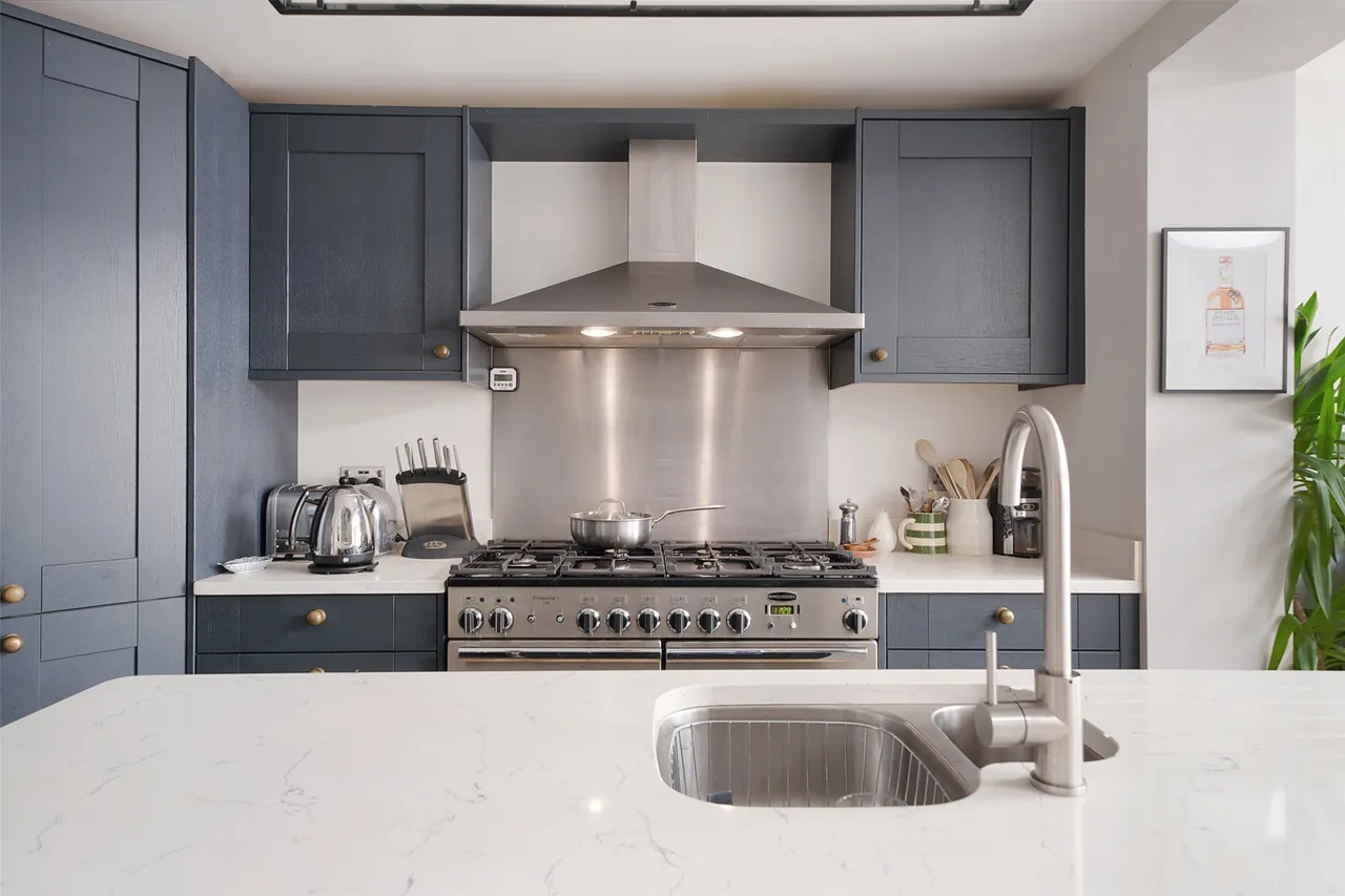 St. Austells Place, Hol, RH5, photo 16