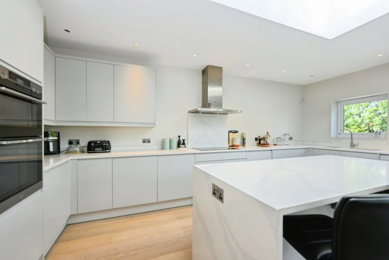 Orchard Close, Fetcham, KT22, photo 13