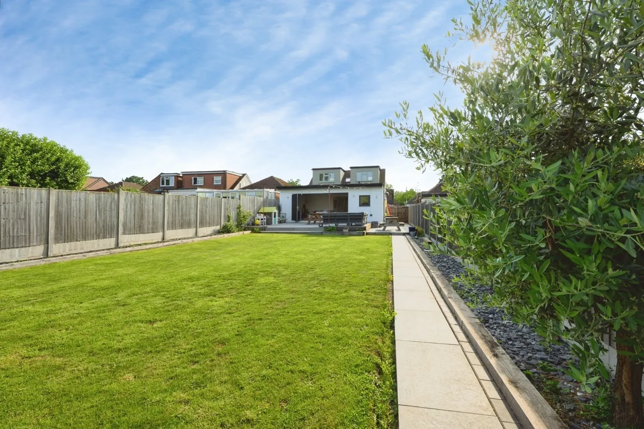 4 bed house for sale, Orchard Close, Fetcham, KT22