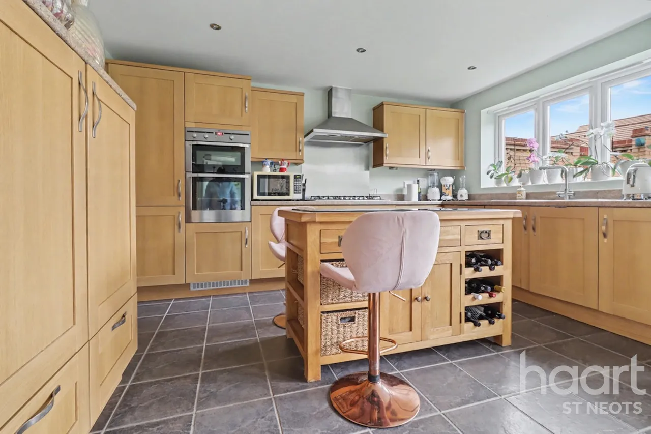Lannesbury Crescent, St Neots, PE19, photo 6