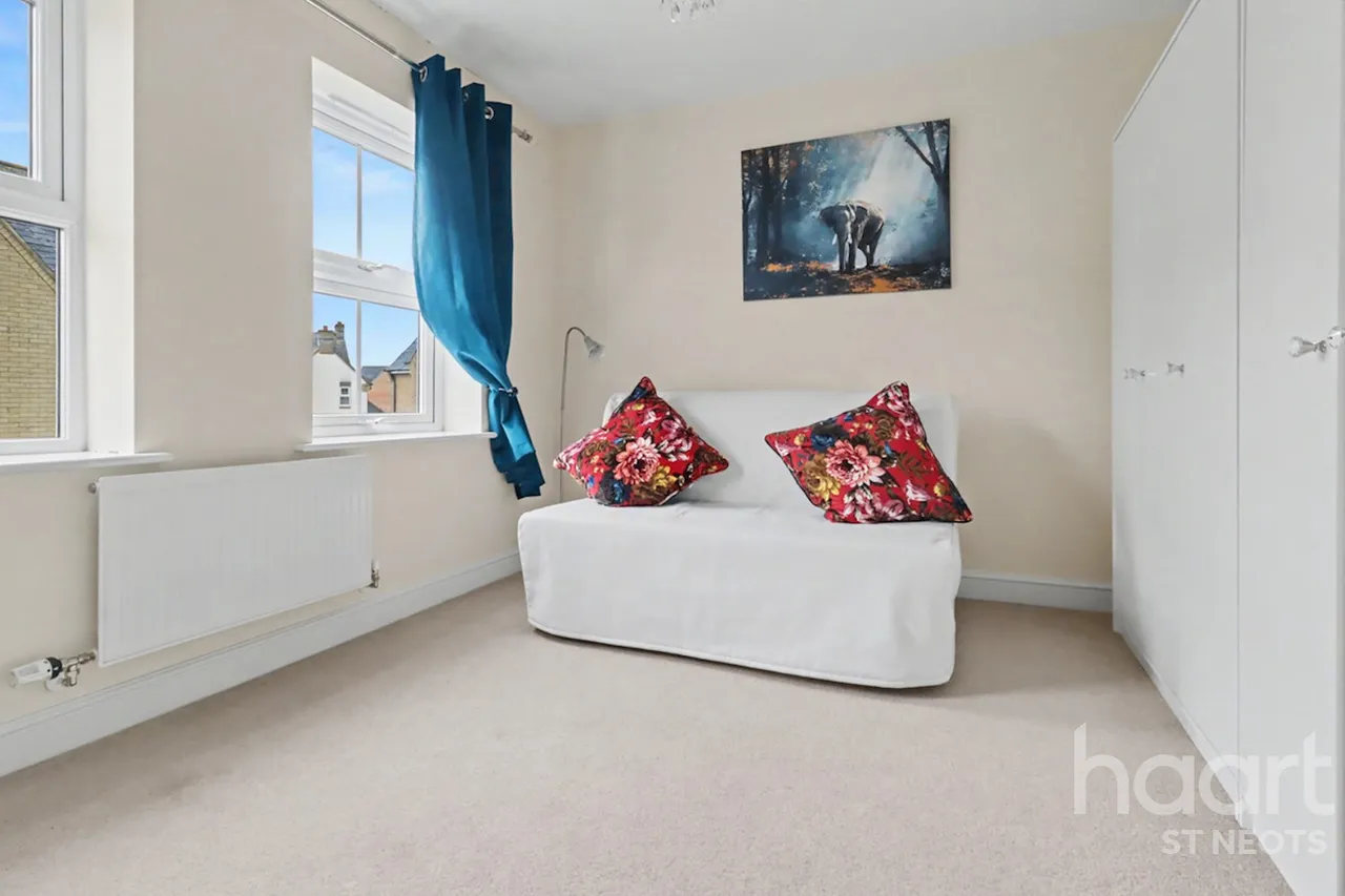 Lannesbury Crescent, St Neots, PE19, photo 22