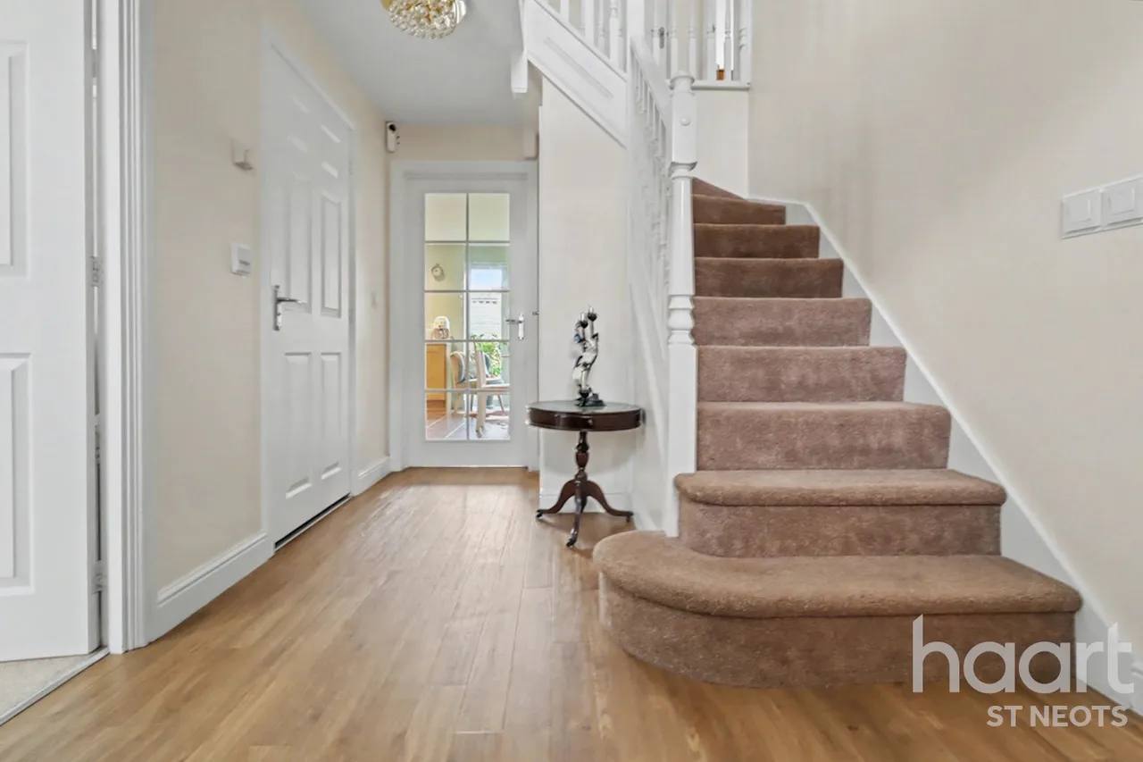 Lannesbury Crescent, St Neots, PE19, photo 2
