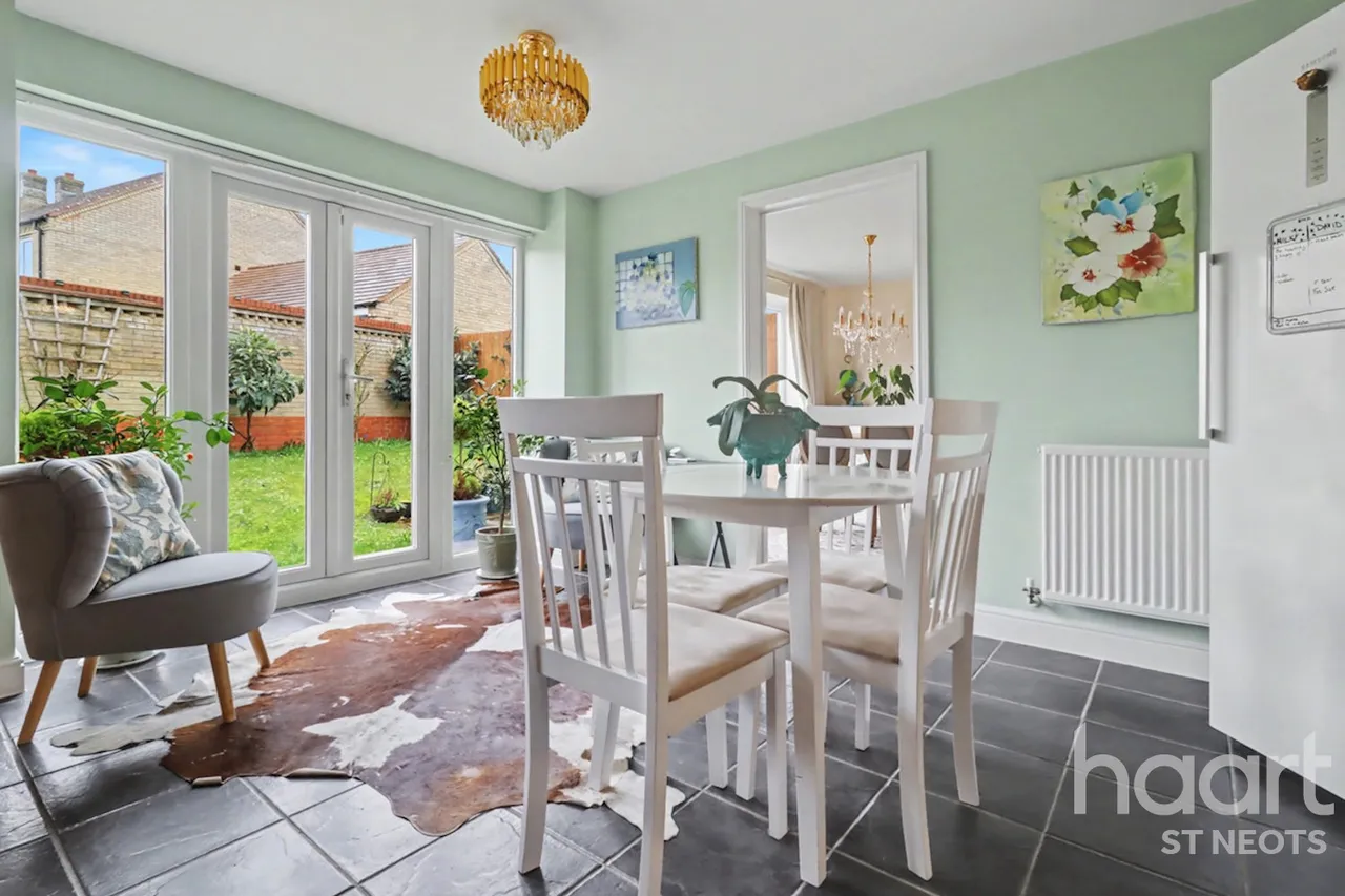 Lannesbury Crescent, St Neots, PE19, photo 9