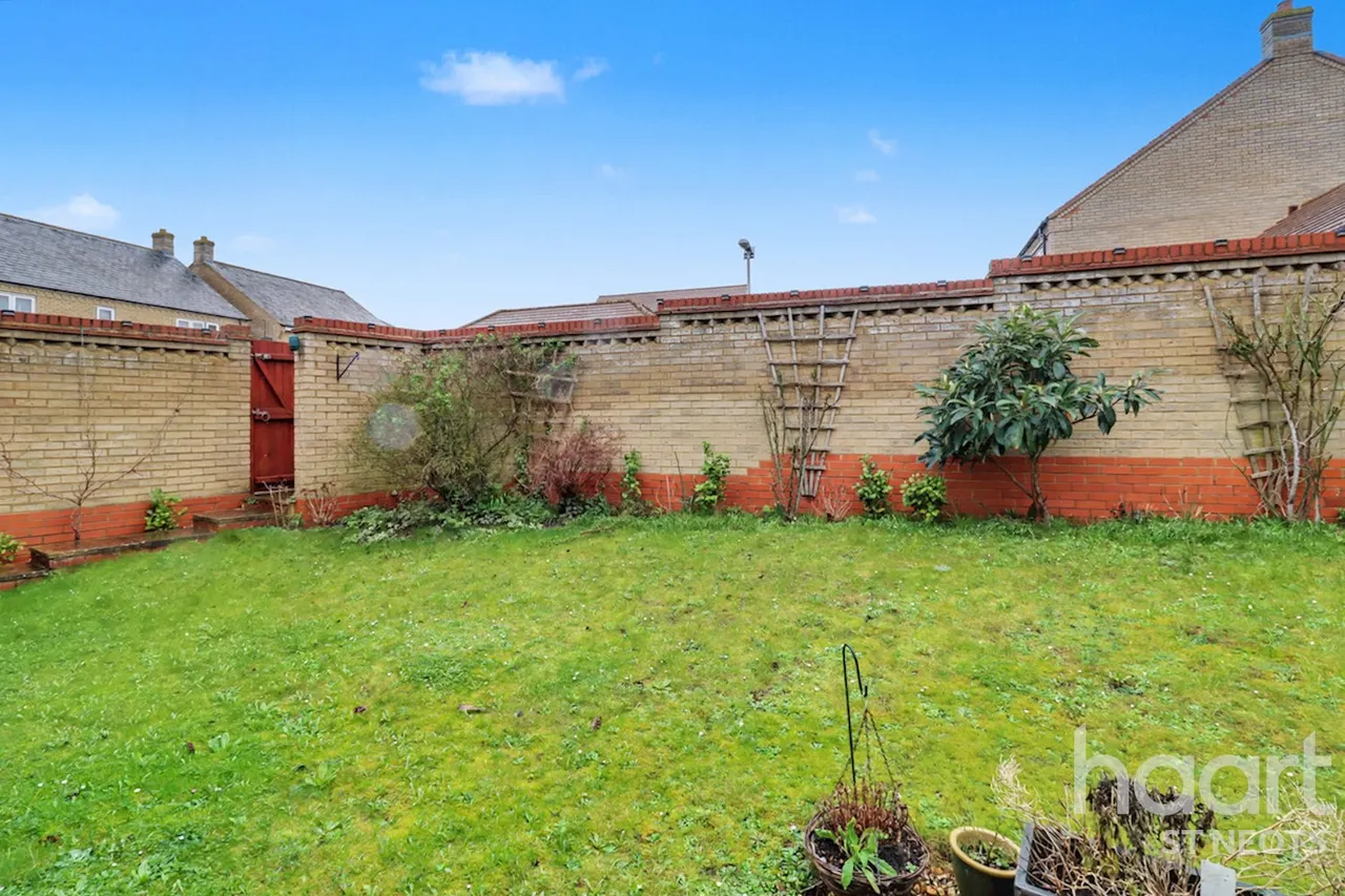 Lannesbury Crescent, St Neots, PE19, photo 24