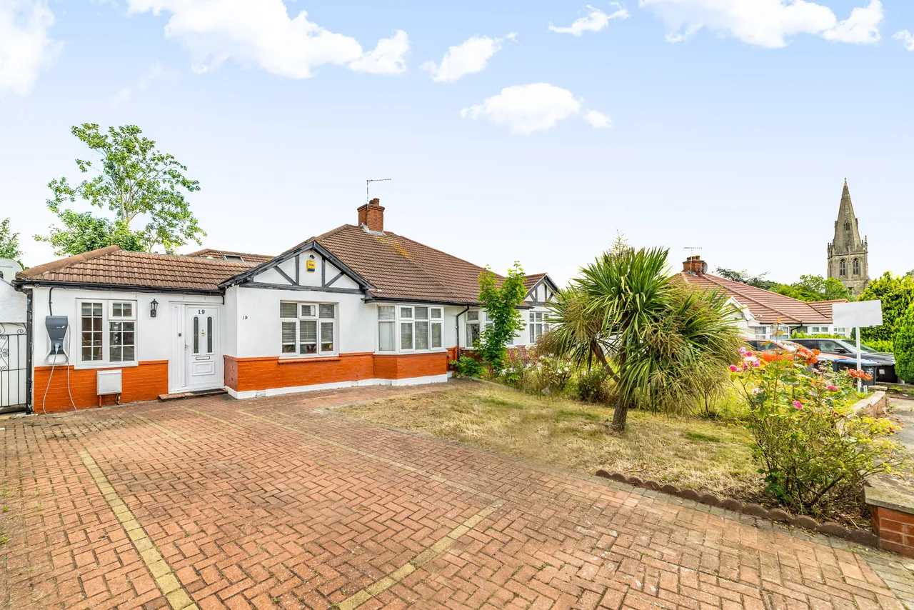 19 Tudor Close, London, photo 9