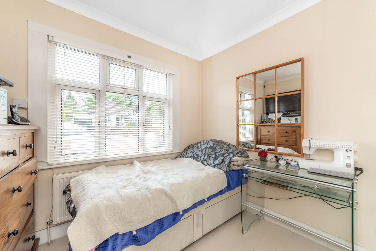 19 Tudor Close, London, photo 10