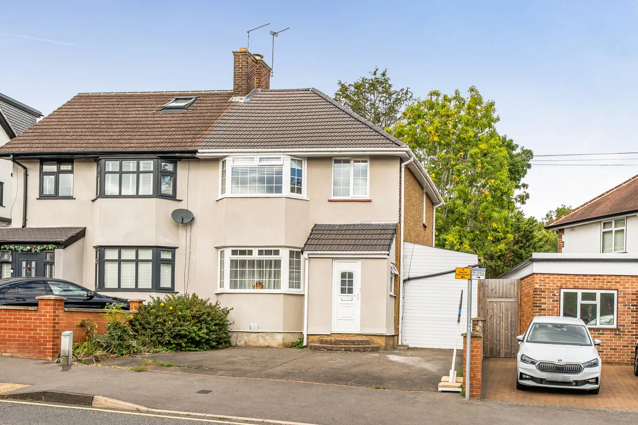 3 bed house for sale, Honeycroft Hill, Uxbridge, UB10