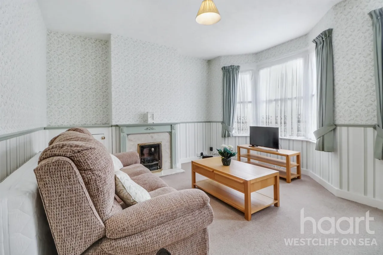 1 bed flat for sale, Rochford Avenue, Westcliff-on-Sea, SS0