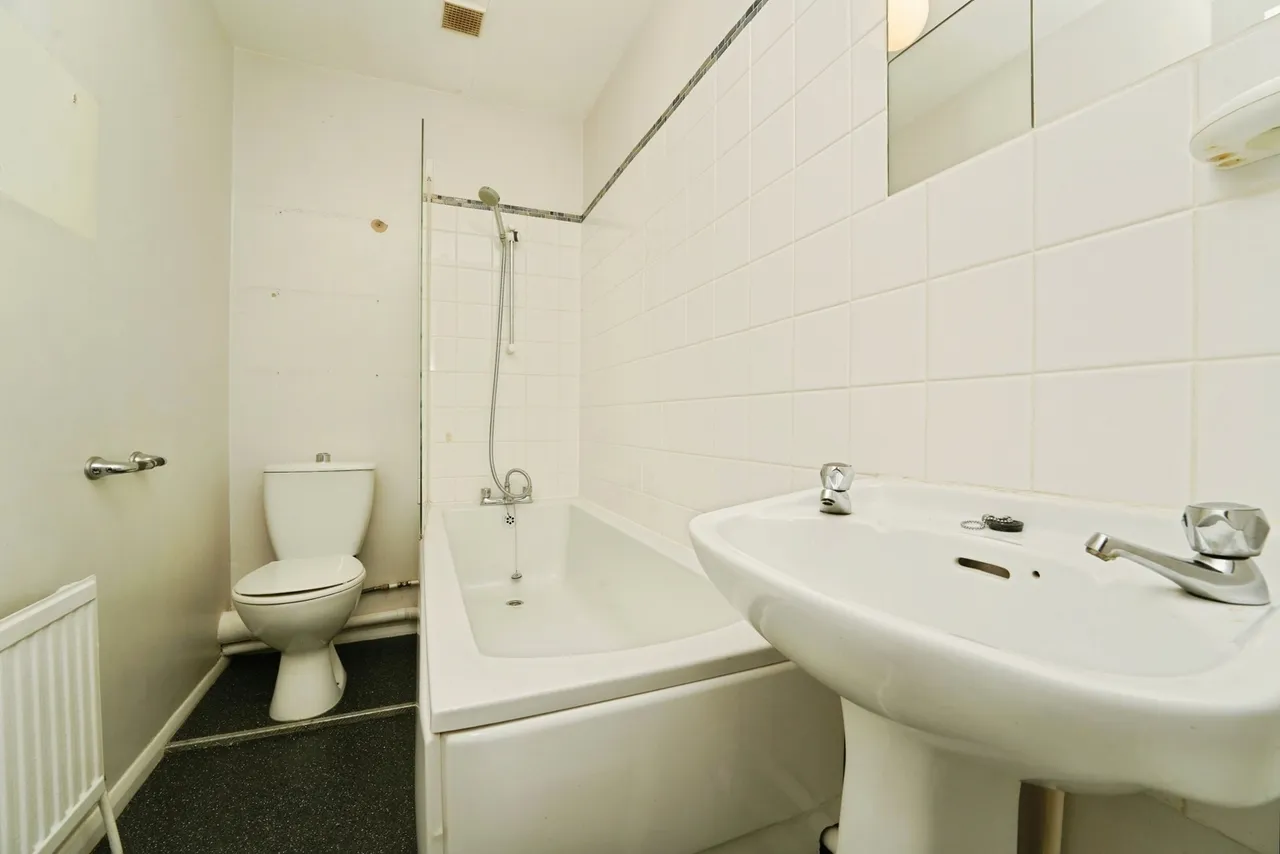 Drayton Way, Gloucester, Gloucestershire, GL4, photo 8