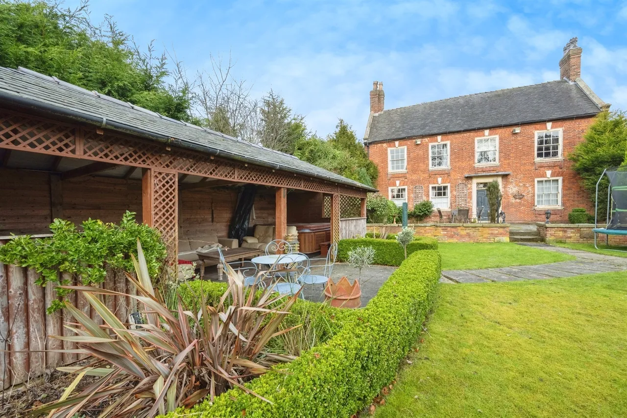 Leigh Lane, Leigh, ST10, photo 22