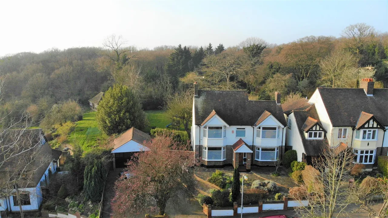 5 bed house for sale, Woodberry Way, Chingford, E4