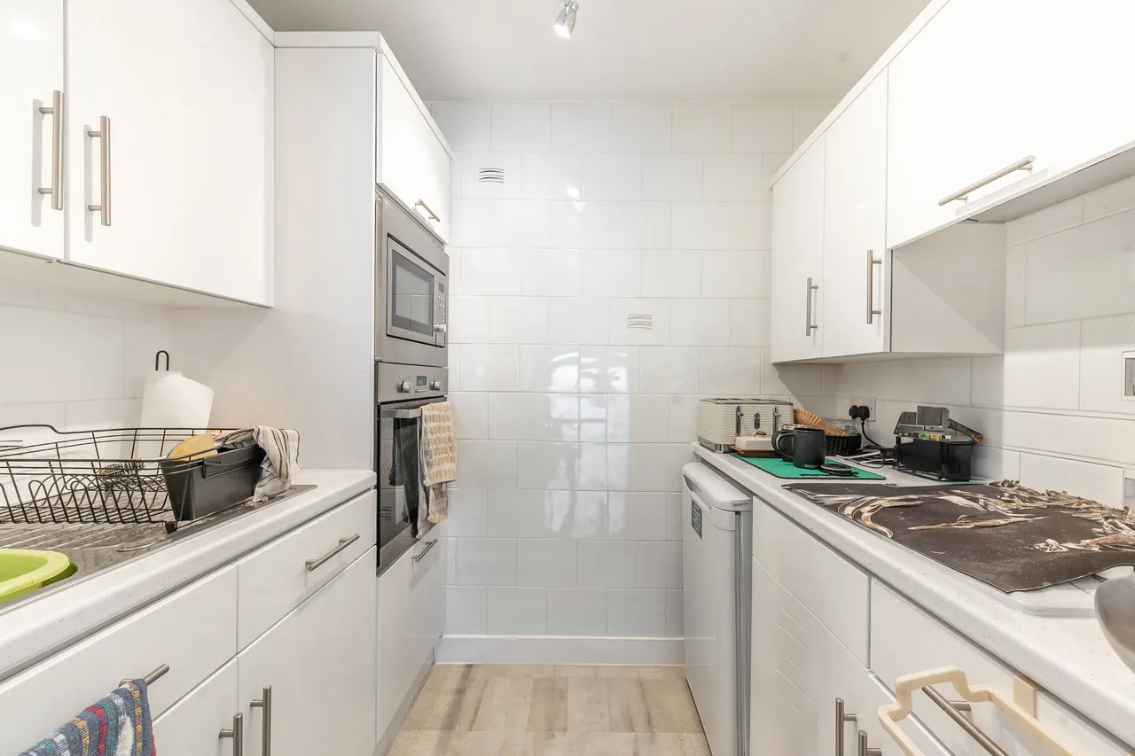 1 bed flat for sale — 1 Homehayes House, Oakdene Close, Pinner