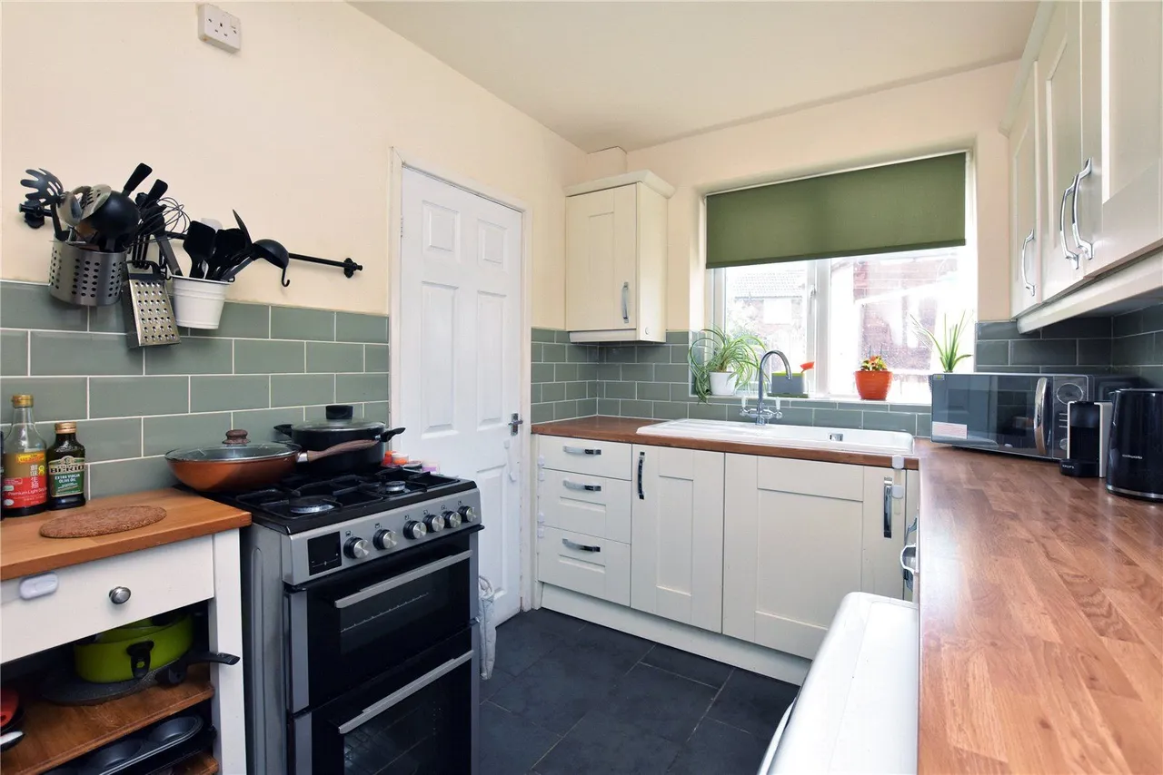 Old Oak Drive, Leeds, LS16, photo 13