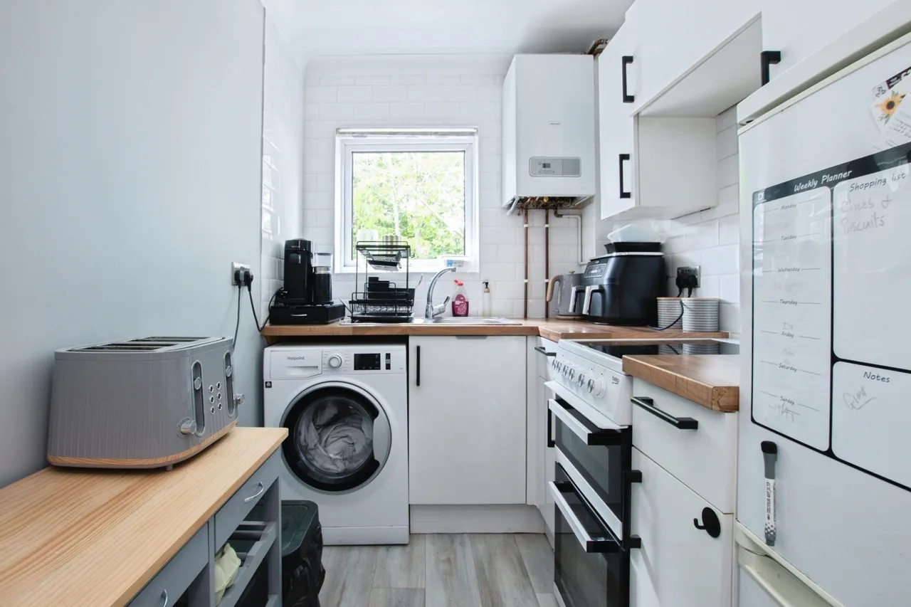 Bovington Close, Canford Heath, BH17, photo 2