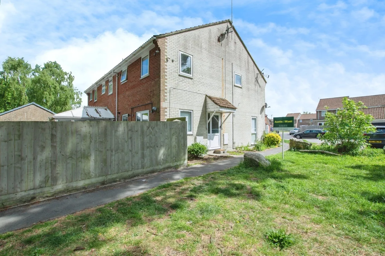 1 bed house for sale, Bovington Close, Canford Heath, BH17