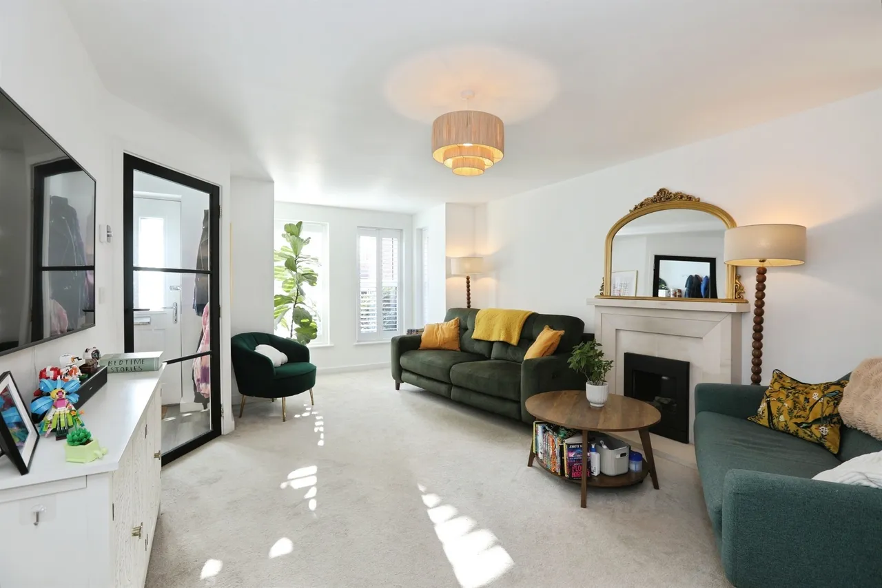 Curf Way, Burgess Hill, RH15, photo 3