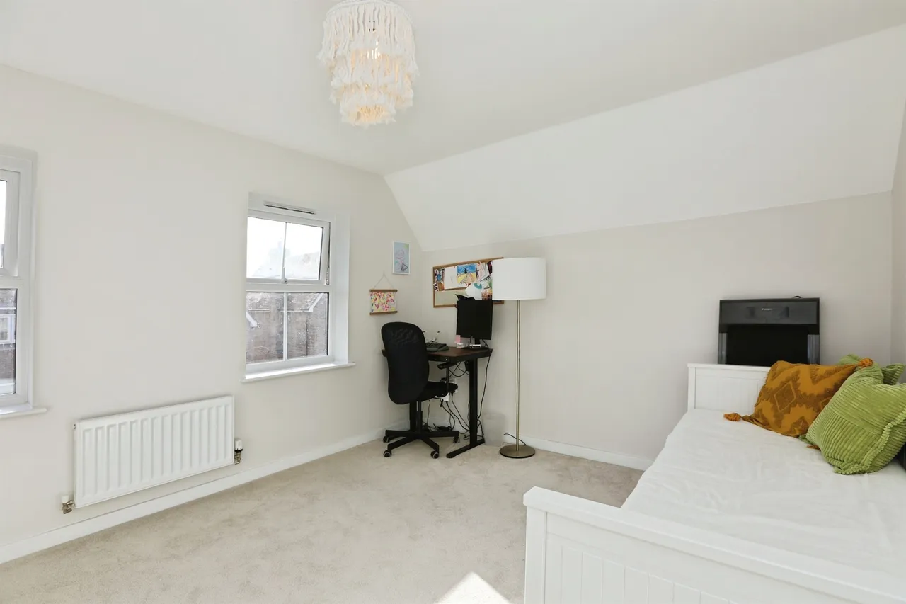 Curf Way, Burgess Hill, RH15, photo 6
