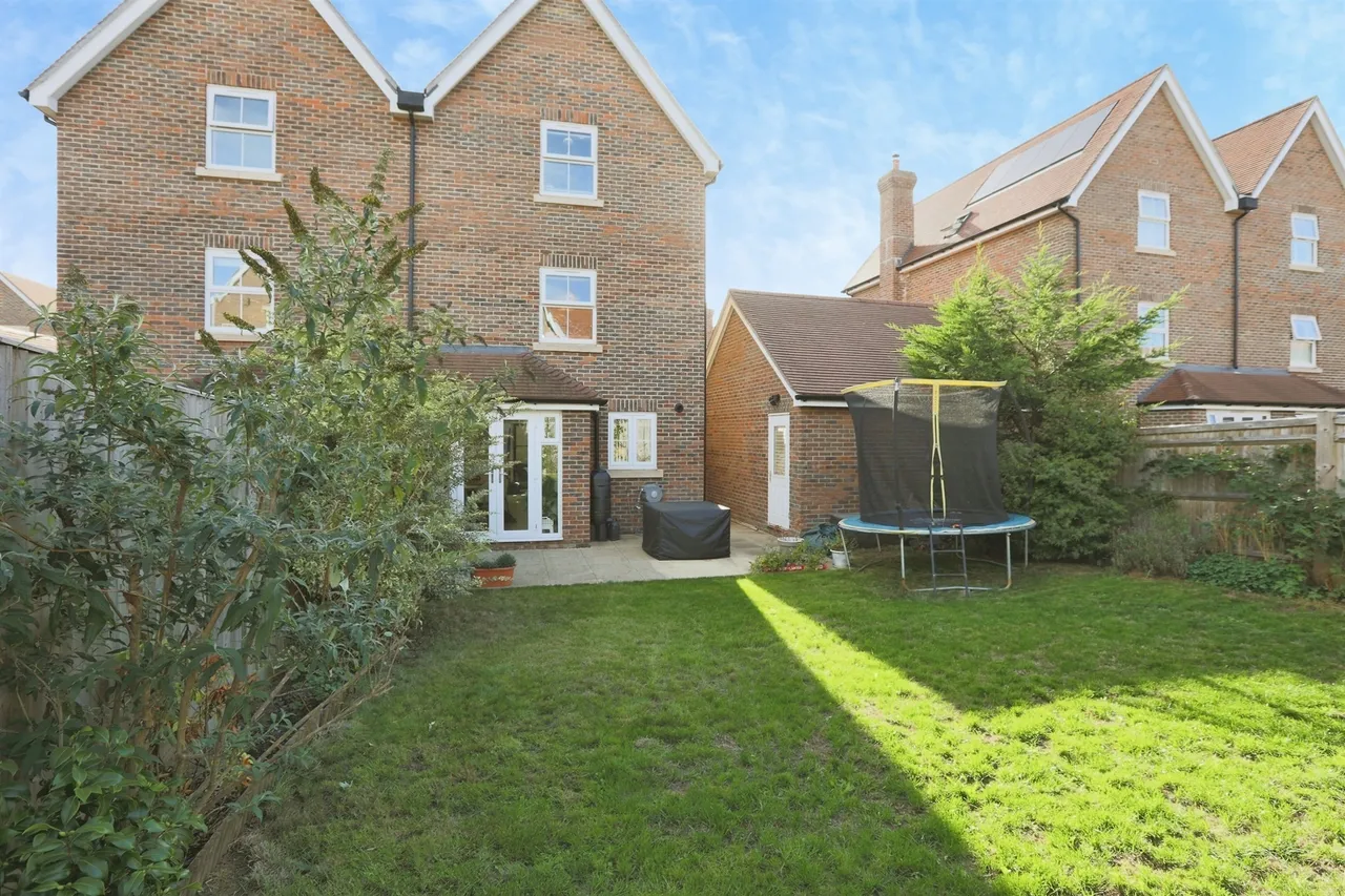 Curf Way, Burgess Hill, RH15, photo 11