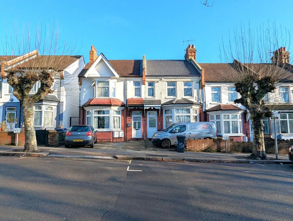 1 bed flat for sale — One Bedroom Garden Flat For Sale Dall...
