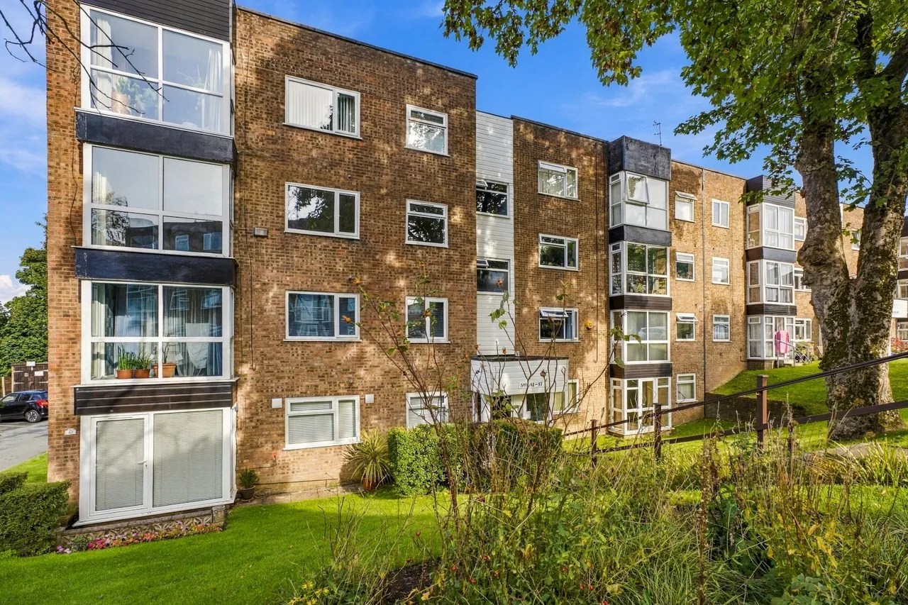 2 bed flat for sale, Lowther Road, Prestwich, M25