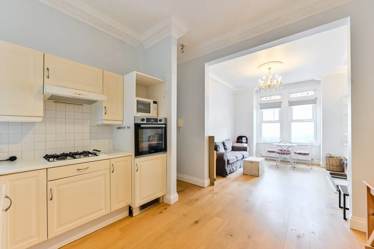 Flat Ground Floor, 213 Battersea Bridge Road, London, photo 3
