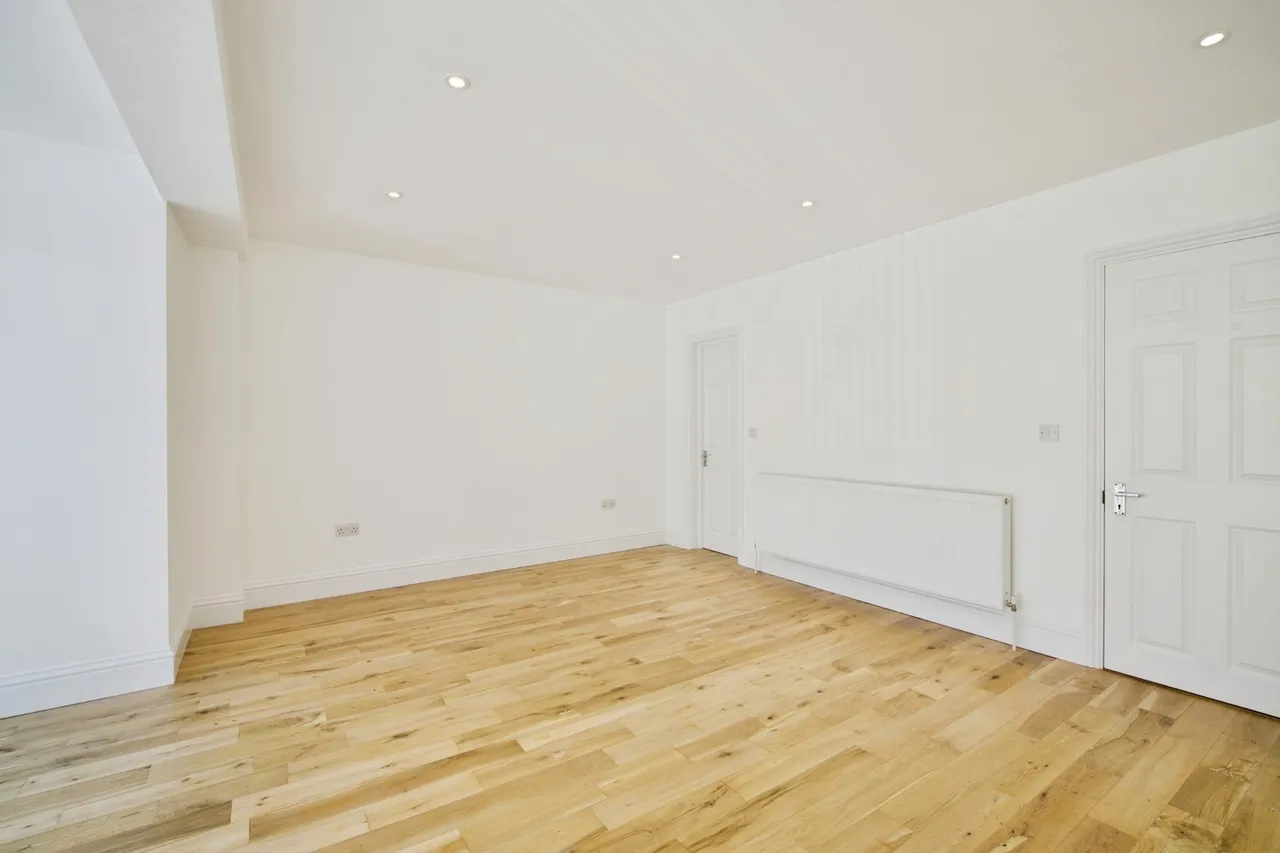 Steele Road, London, E11, photo 18