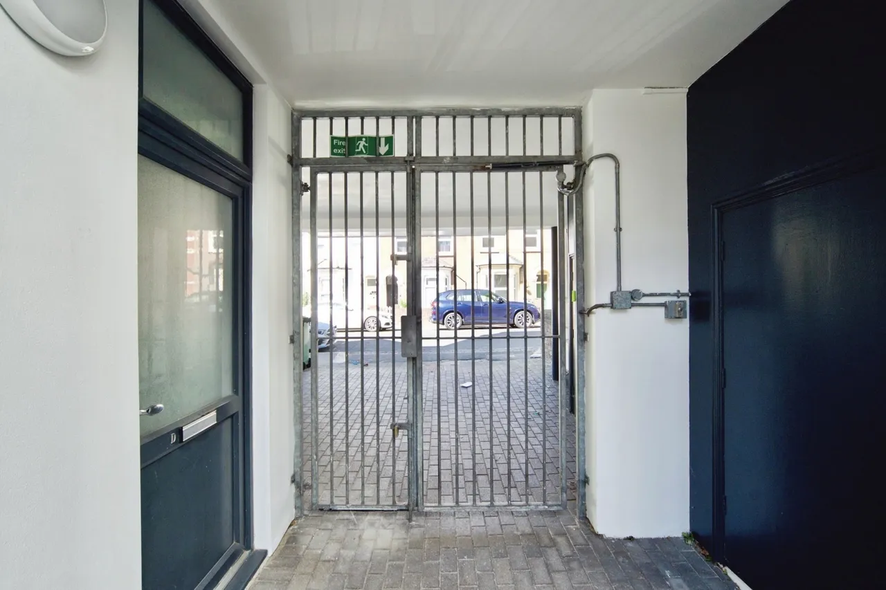 Steele Road, London, E11, photo 16