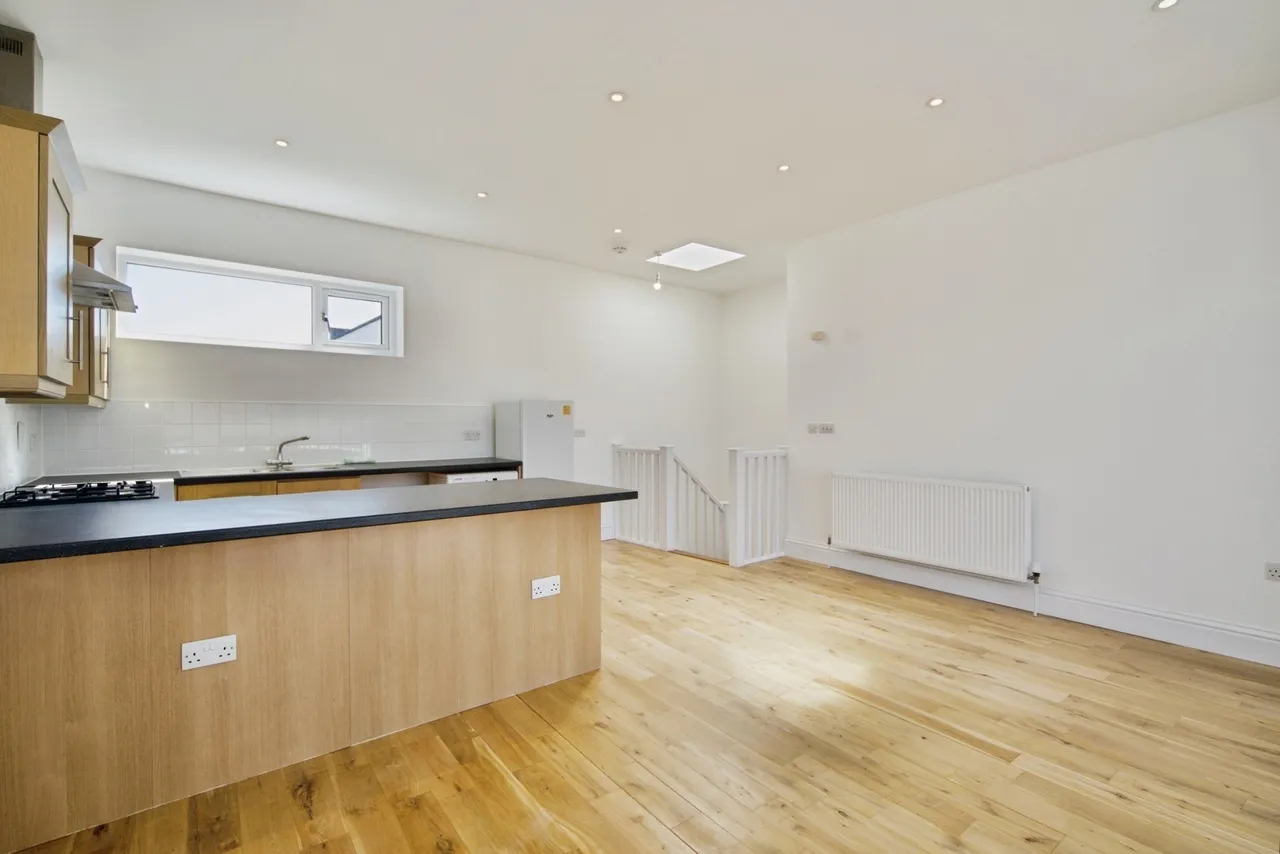 Steele Road, London, E11, photo 10