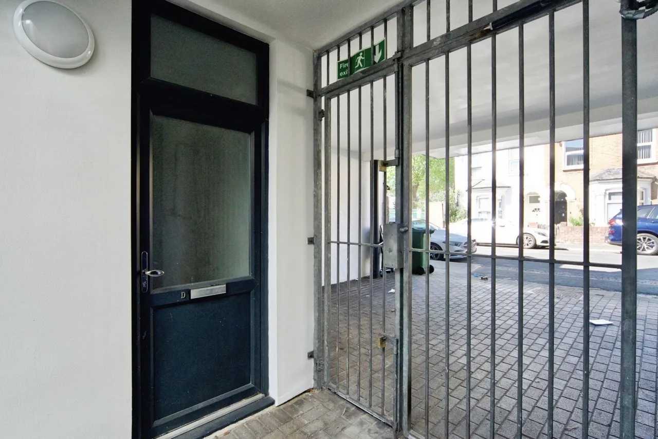Steele Road, London, E11, photo 15