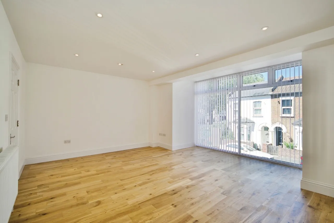 Steele Road, London, E11, photo 19