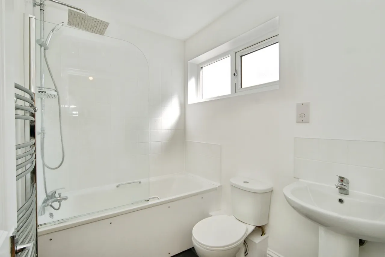 Steele Road, London, E11, photo 17