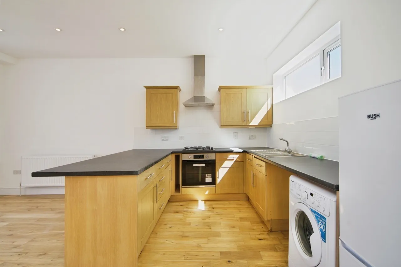 Steele Road, London, E11, photo 3