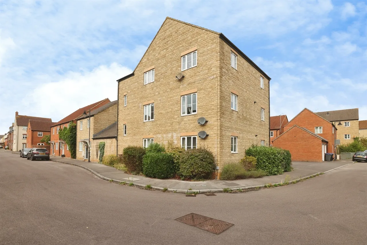 2 bed flat for sale, Minnow Close, Calne, SN11