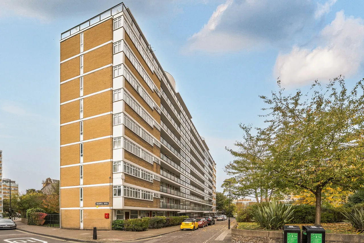 43 Bramwell House, Churchill Gardens, London, photo 9