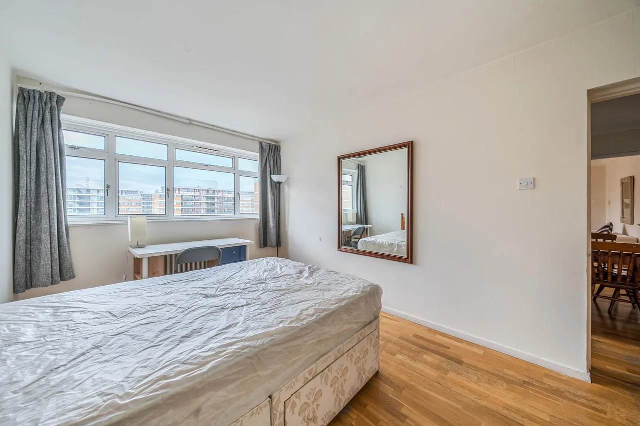 43 Bramwell House, Churchill Gardens, London, photo 11