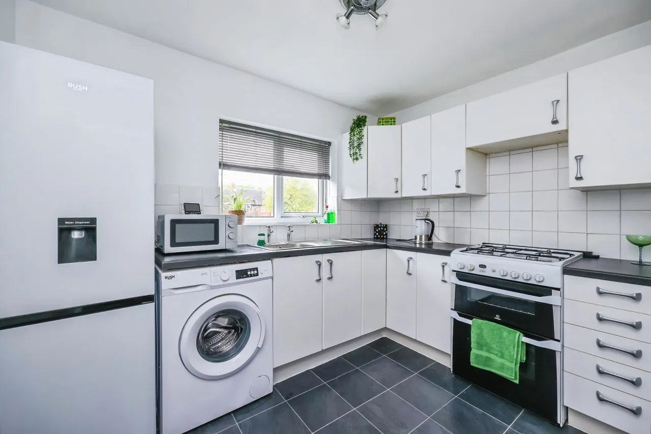Glapton Lane, Clifton, Nottingham, NG11, photo 5