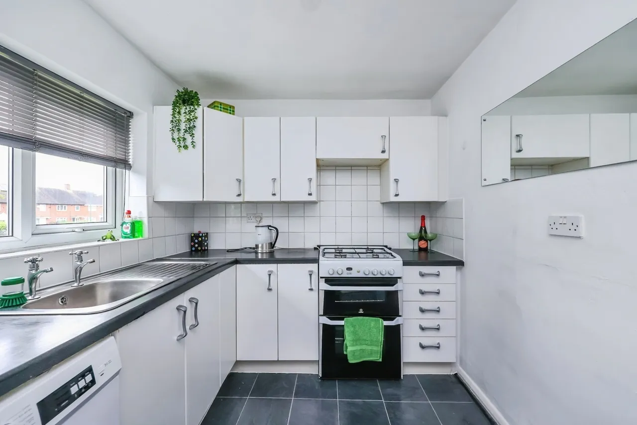 Glapton Lane, Clifton, Nottingham, NG11, photo 2