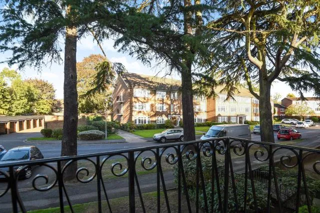 Myrtleside Close, Northwood, HA6, photo 10