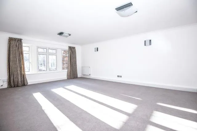 Myrtleside Close, Northwood, HA6, photo 4