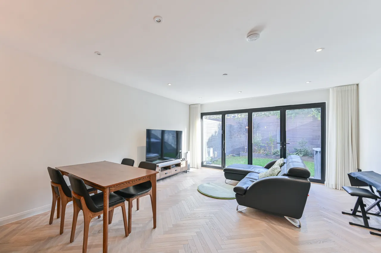 London, SW19, photo 6