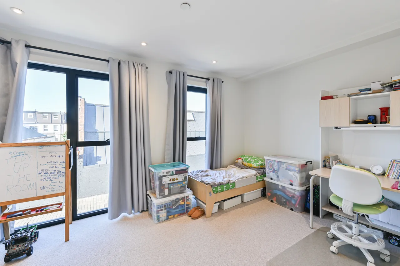 London, SW19, photo 16