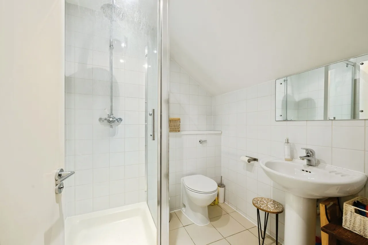 Chilberton Drive, Redhill, RH1, photo 17