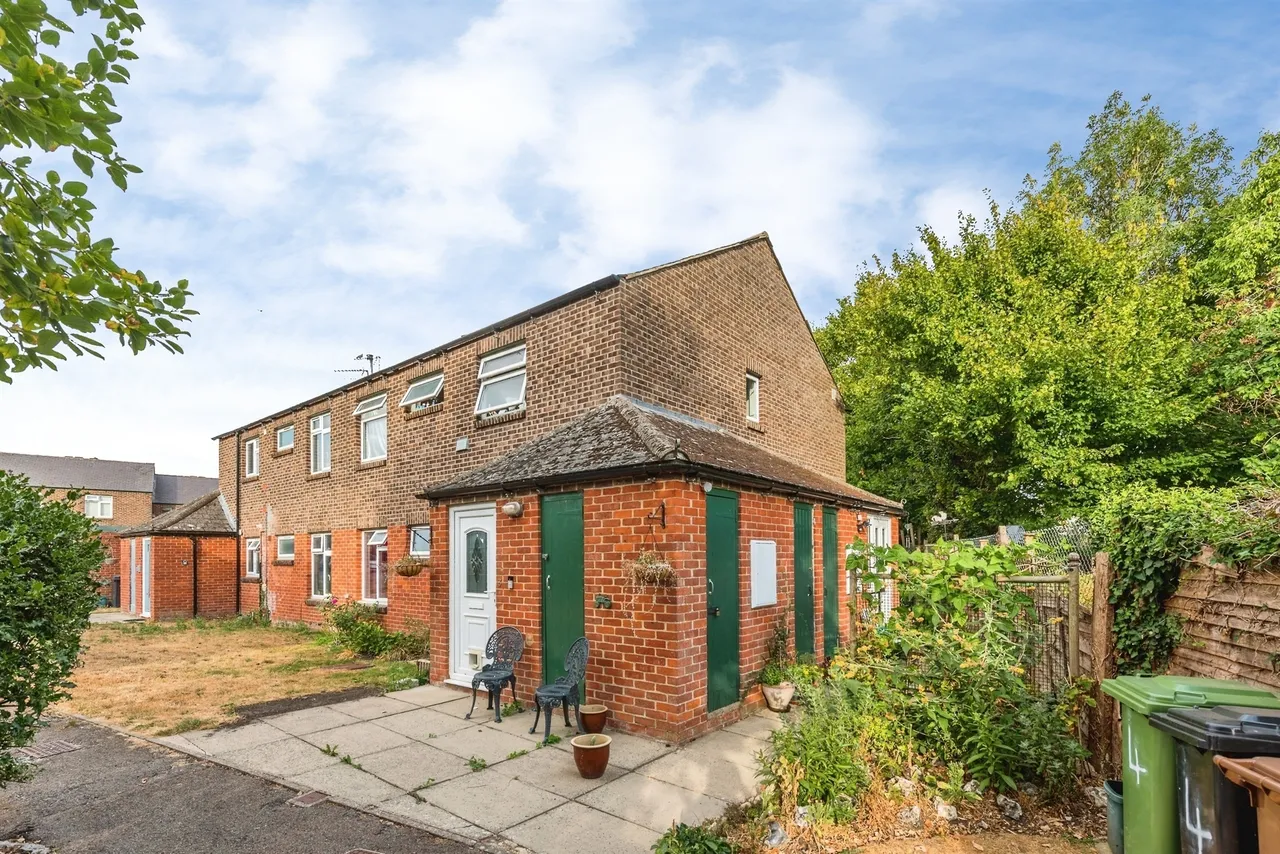 2 bed flat for sale — Retreat Gardens, Crowmarsh Gifford, Wallingford