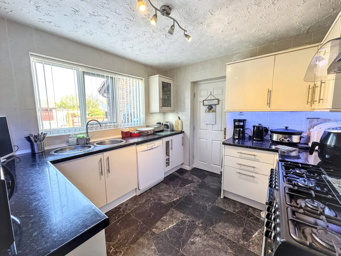 Ffordd Y Berllan, Towyn, Conwy, LL22 9LZ, photo 3