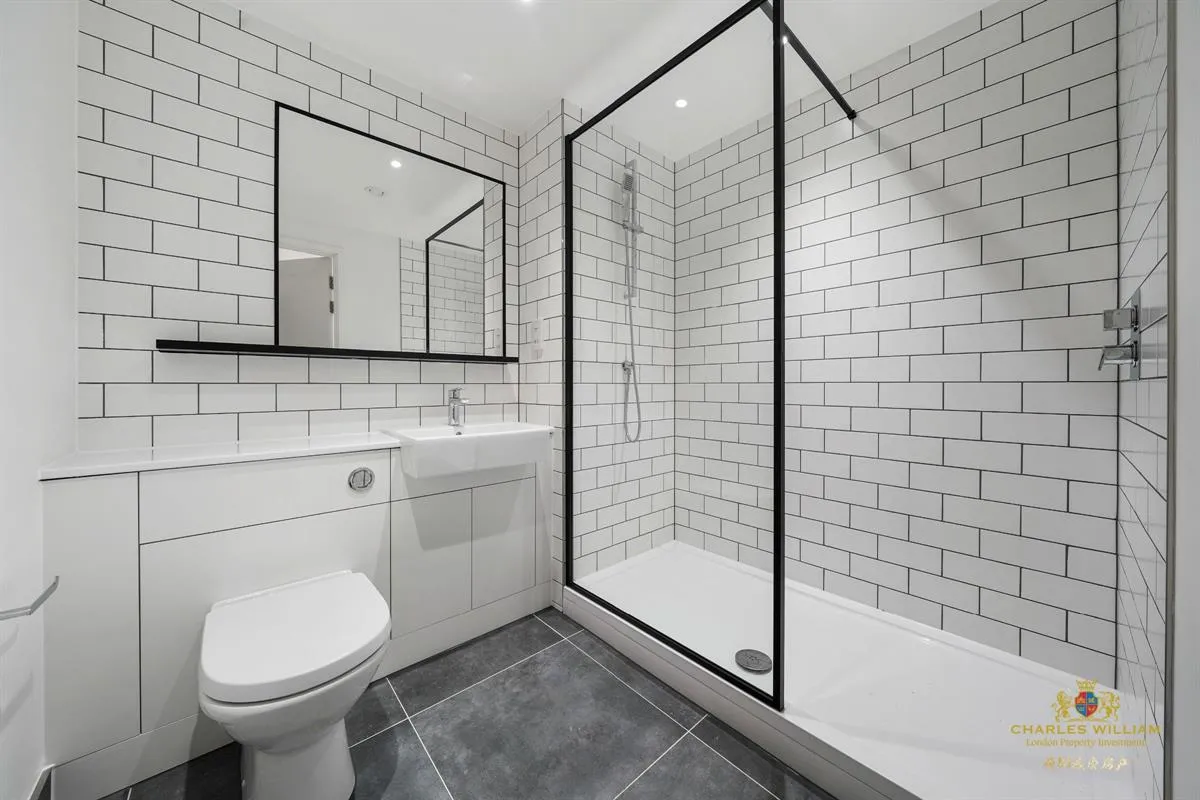 Flat , Finlay House, Commander Avenue, London, photo 2