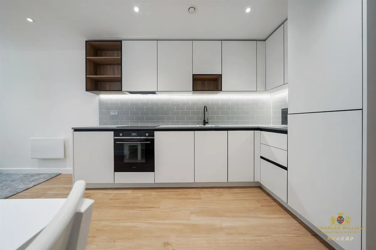 Flat , Finlay House, Commander Avenue, London, photo 5