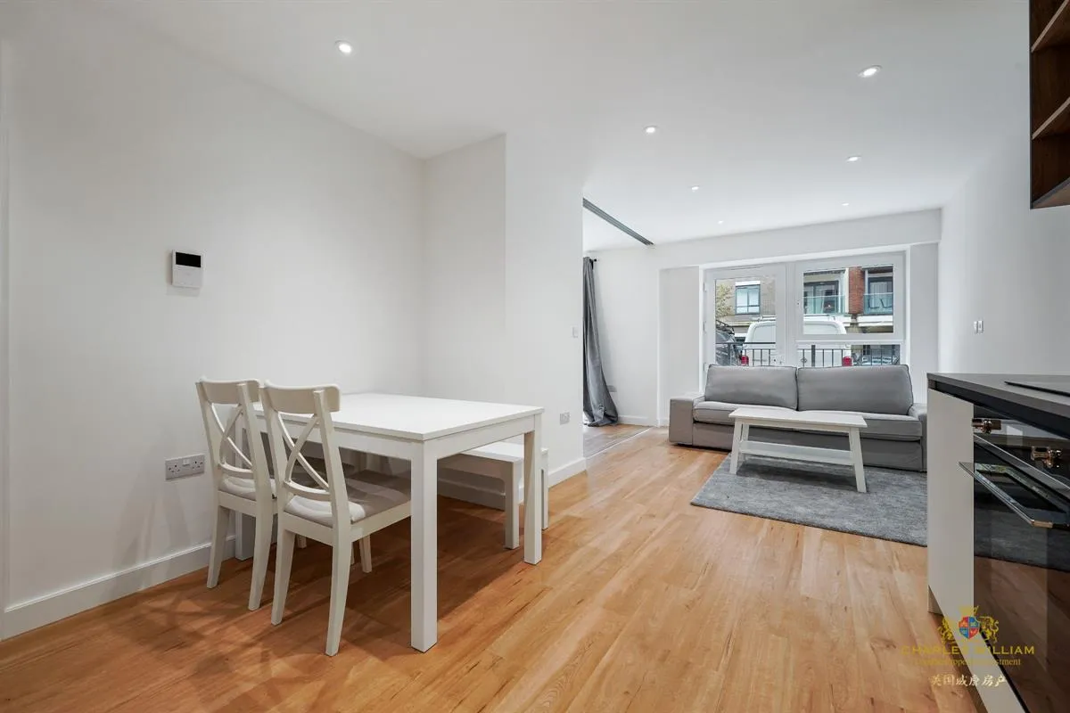Flat , Finlay House, Commander Avenue, London, photo 6